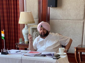 Punjab CM launches 'Smart Connect Scheme', gives smartphones to students